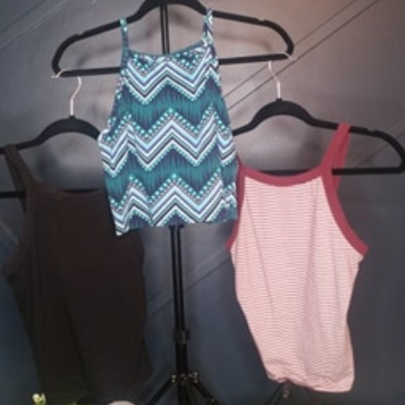 3 Cropped halter tanks - Picture 1 of 1